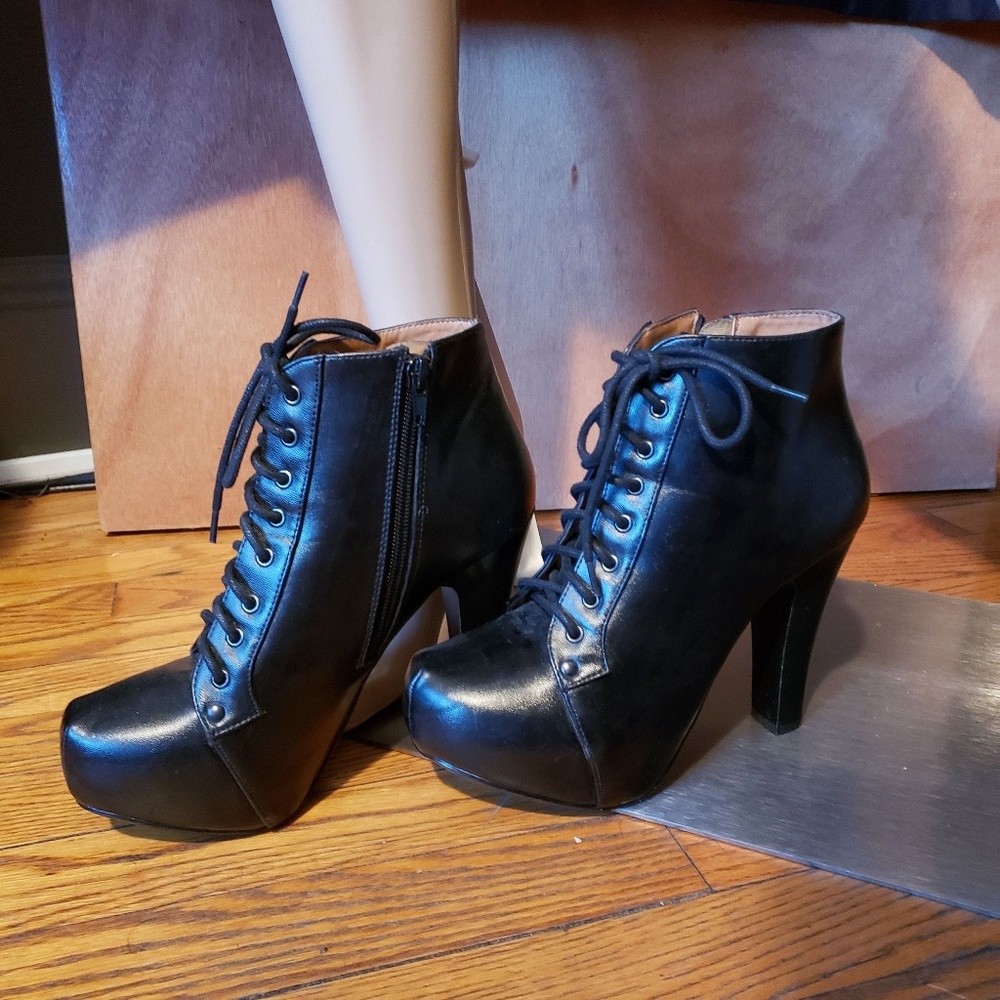 Boot - Picture 2 of 4